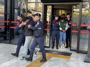 Motosikletten Kaçan İki Şüpheli Tutuklandı