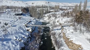 Muradiye Şelalesi Kışın Dondu
