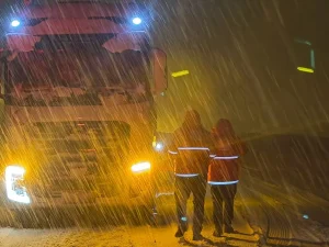 Muş-Bingöl Yolu’nda Kış Yardımı