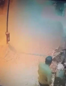 Muş’ta Kar Kütlesi Otomobile Düştü