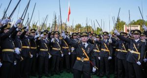 ‘Mustafa Kemal’in askerleriyiz’ diyen bir teğmenin cezası daha mahkemeden döndü