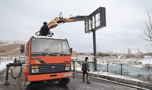 Nevşehir’de Sahipsiz Totem ve Levhalar Kaldırılıyor