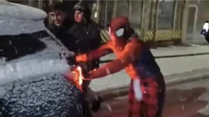 Örümcek Adam yardımda!