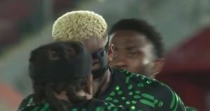 Osimhen takım arkadaşıyla kapıştı! Maçı yarıda bıraktı