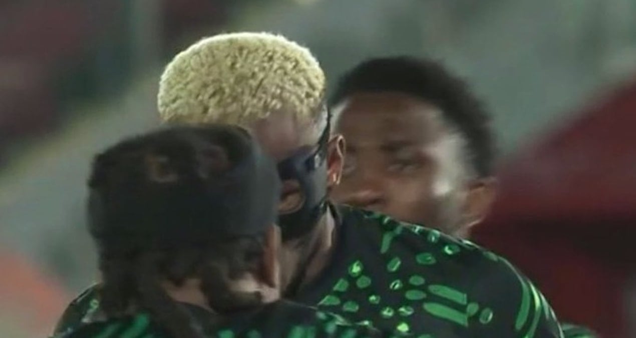 Osimhen takım arkadaşıyla kapıştı! Maçı yarıda bıraktı