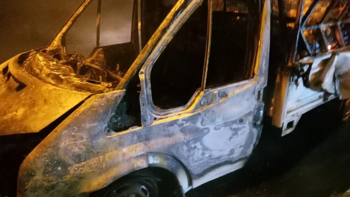 Osmaniye’de mandalina yüklü kamyonette yangın