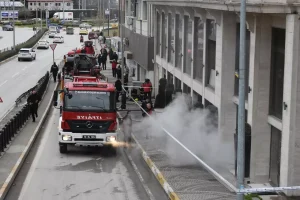 Otelde Patlama: İki İşçi Dumandan Etkilendi