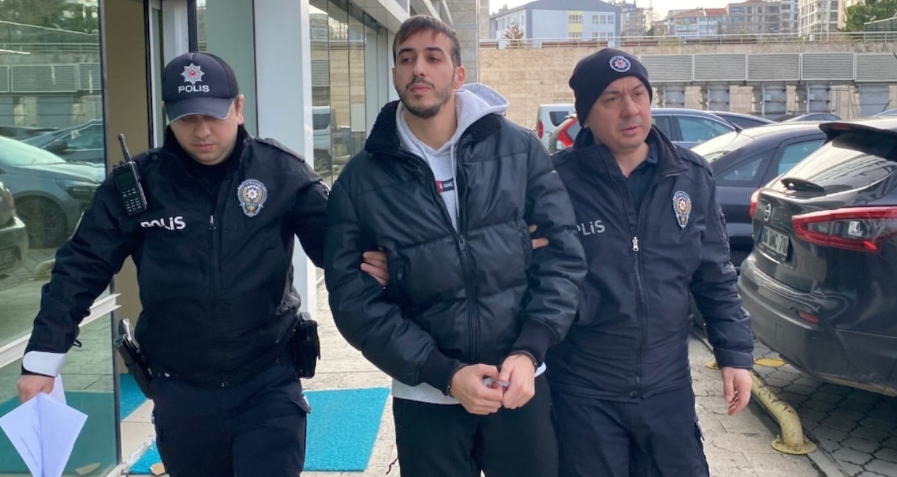 Otobüste 2 kişinin boynuna bıçak dayayan üniversiteli tutuklandı