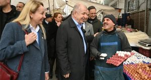 Özdağ, pazarı ziyaret etti, bir dokundu bin ah işitti