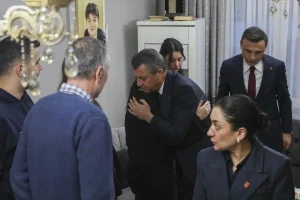 Özgür Özel’den Taziye Ziyareti