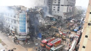 Pakistan’daki AVM yangınında can kaybı artıyor