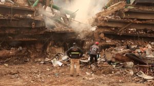 Pakistan’daki AVM yangınında ölü sayısı 28’e yükseldi