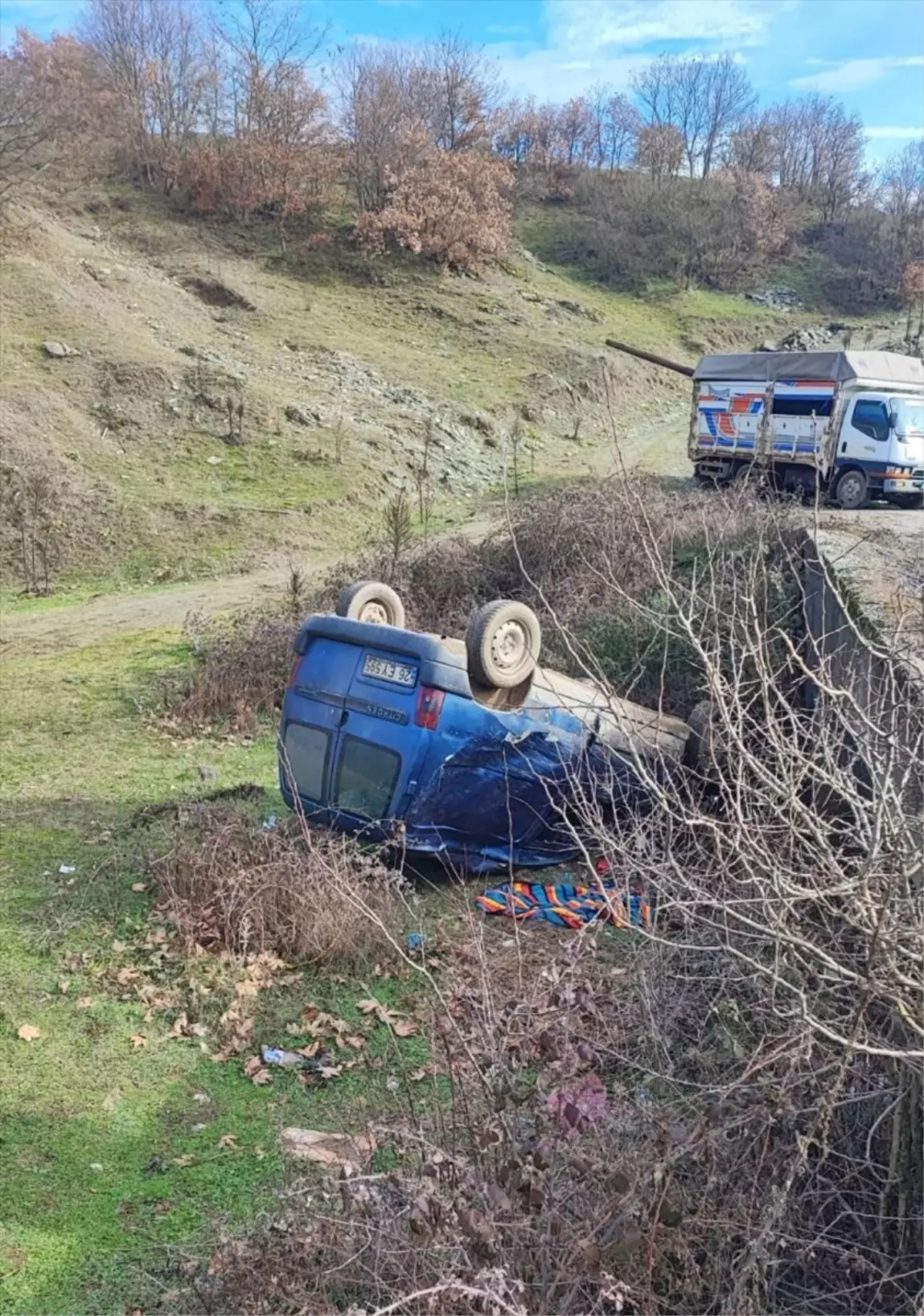 Pazaryeri’nde Panelvan Devrildi: Sürücü Yaralı