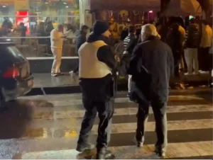 Polisten Yaşlı Vatandaşa Yardım