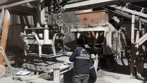 Pres Makinesine Sıkışan İşçi Yaralandı