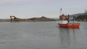 Rize’de Fırtına Sonrası Balıkçı Barınağı Yeniden Açıldı