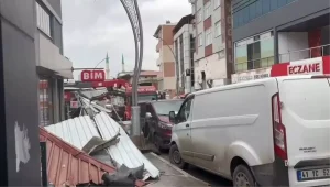 Rüzgar Çatı Parçasını Uçurdu