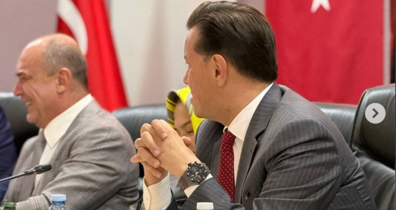 Saatli vekil utandı