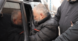 Sahte altınları bozdurmak isterken yakalandı