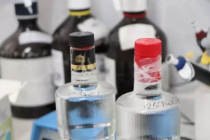 Sahte İçki Uyarısı: Mavi Işık Deneylerine Kanmayın