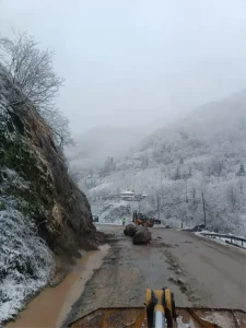 Şalpazarı’nda Heyelan: Yol Kapatıldı