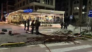 Samsun’da Kuvvetli Rüzgar Çatı Uçurdu