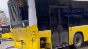 Sancaktepe’de İETT otobüsleri çarpıştı: 4 kişi yaralandı