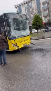 Sancaktepe’de İETT Otobüsleri Çarpıştı