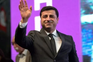 Selahattin Demirtaş’a “Cumhurbaşkanına hakaret” suçundan hapis cezası