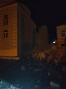 Selendi’de Fırtına Minareyi Devirtti