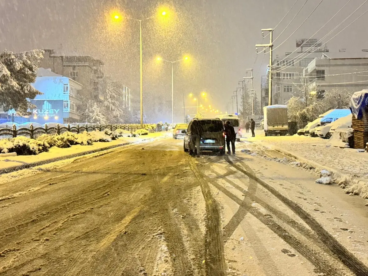 Sinop Karayolu Yoğun Kar Nedeniyle Kapandı