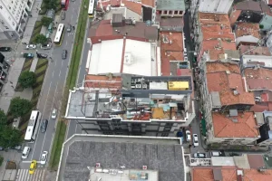 Şişli’de Kaçak Çatı Katı Yıkıldı