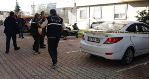 Site bahçesinde kanlı pusu: Ağabeyini öldürdü, diğer ağabeyinin eşini yaraladı