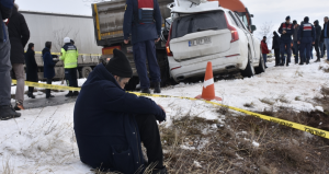 Sivas’ta buzlanma nedeniyle 3 aracın karıştığı kazada 1 kişi hayatını kaybetti