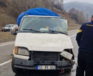 Sivas’ta Kamyonet Kaza Yaptı: 4 Yaralı