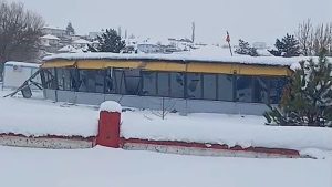 Sivas’ta kar felaketi: Düğün salonunun çatısı çöktü