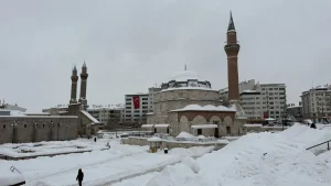 Sivas’ta Kar Yağışı Ulaşımı Olumsuz Etkiledi