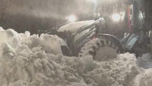 Sivas’ta kardan yolu kapanan köyde tek başına kaldı