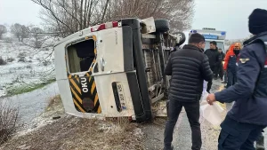 Sivas’ta Öğrenci Servisi Devrildi: 15 Yaralı