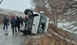 Sivas’ta Öğrenci Servisi Devrildi: 15 Yaralı