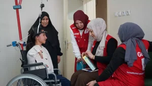 Skolyoz Hastası Kader Ameliyat Oluyor