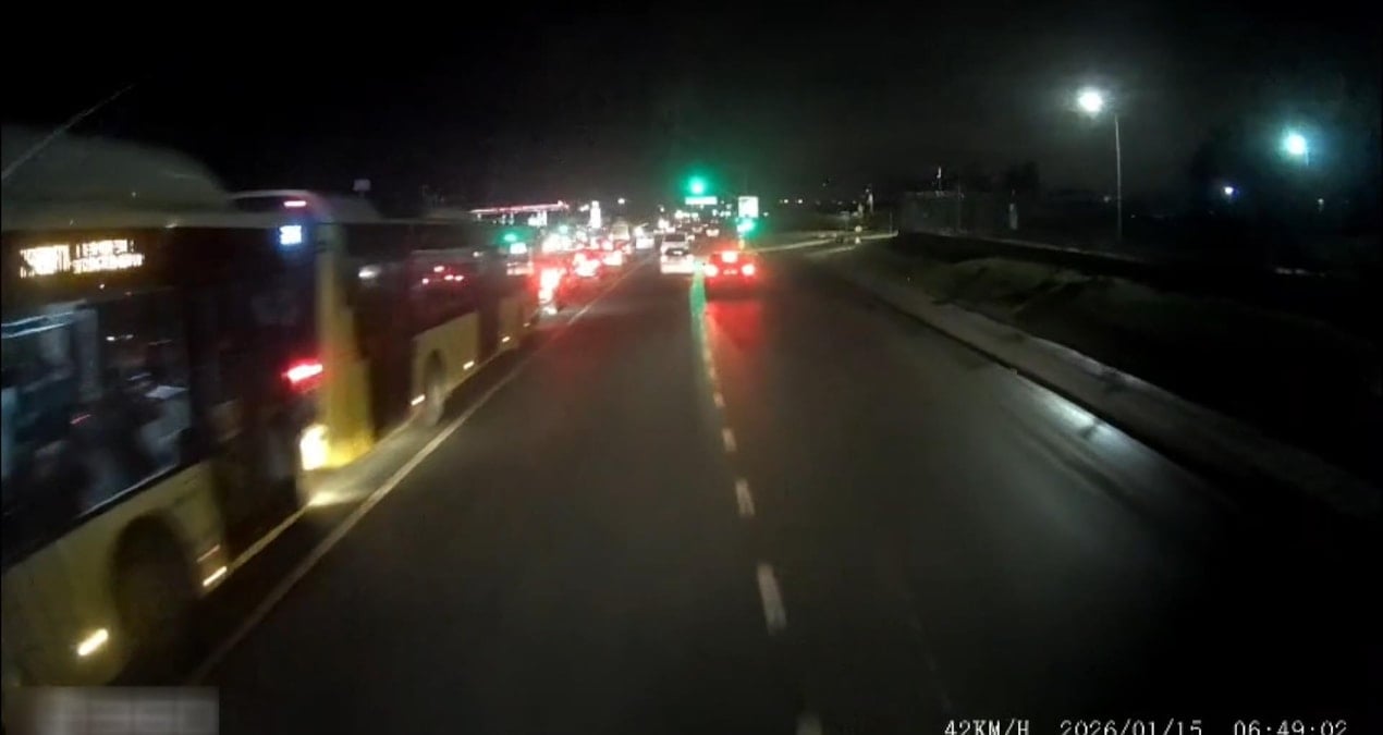 Son Dakika… 3 İETT otobüsü çarpıştı, yaralılar var