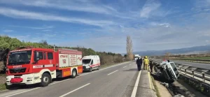 Susurluk’ta Kamyonet Bariyere Çarptı