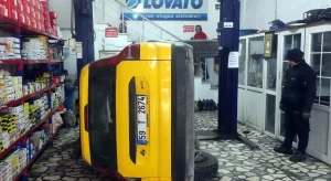 Taksi Asansörden Düştü, 3 Kişi Kurtuldu