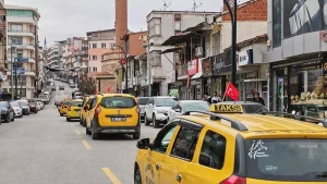 Taksicilerden Sınırda Bayrak Tepkisi