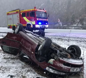 Taşova’da otomobil devrildi, bir yaralı