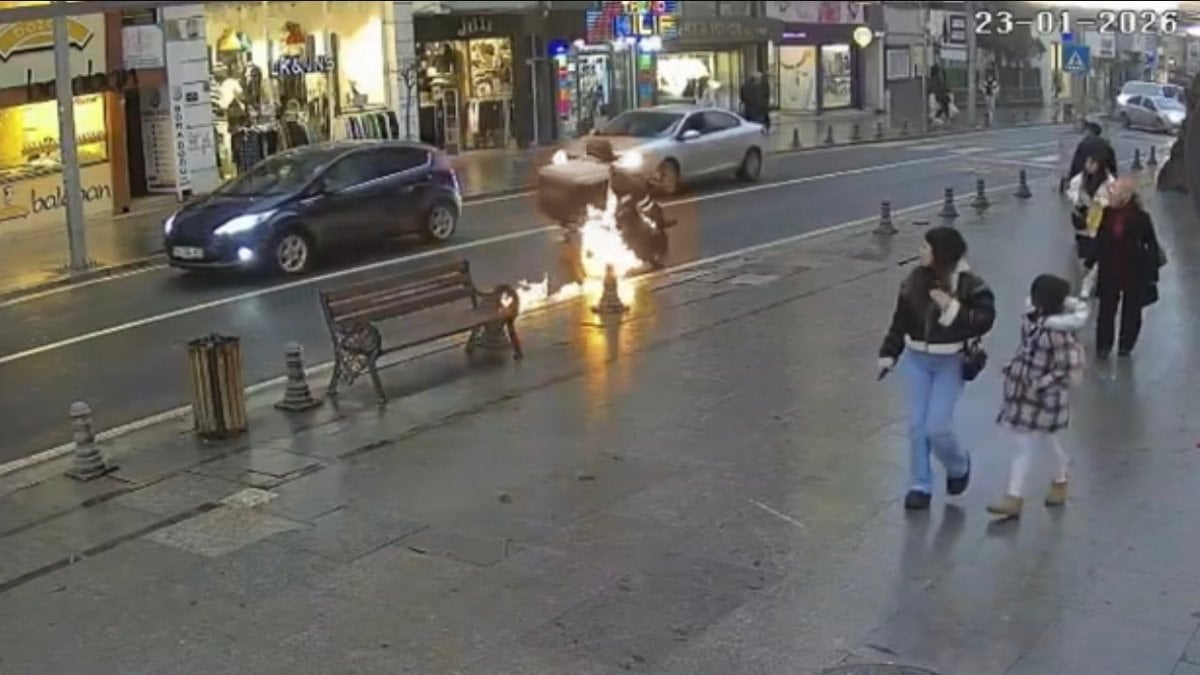 Tekirdağ’da seyir halindeki motosiklet alev aldı: Sürücü saniyelerle kurtuldu