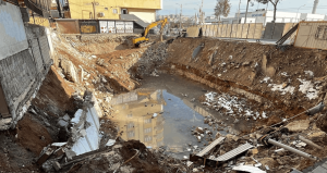 Temel kazısında binanın istinat duvarı çöktü; 150 kişi tahliye edildi