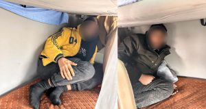 Tır’ın yatak bölmesine gizlenen kaçak göçmenler yakalandı