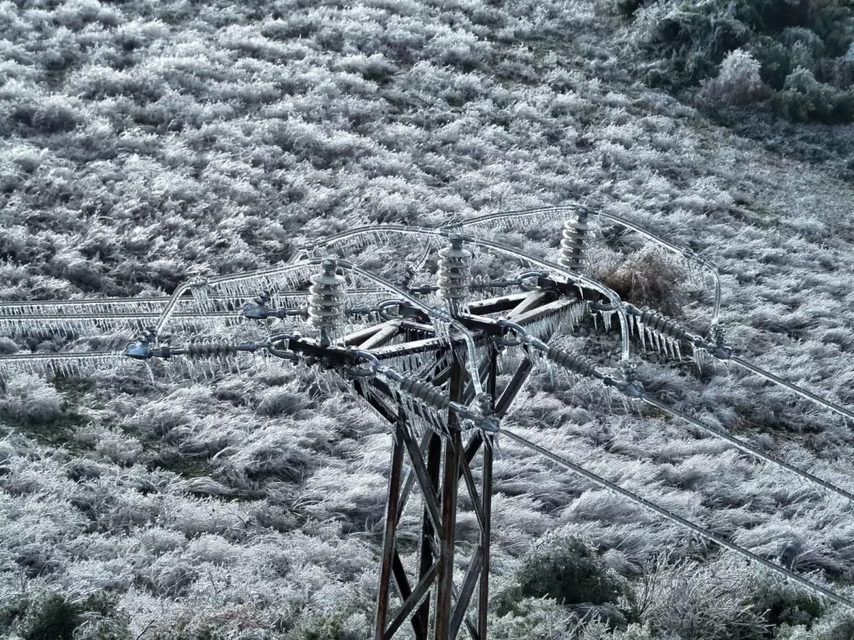 Toroslar EDAŞ, Hava Koşullarına Rağmen Enerji Kesintilerini Gideriyor
